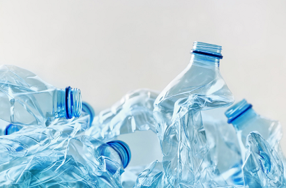 プラスチックと自然素材